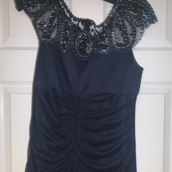 Women’s formal dress - Picture 4 of 5